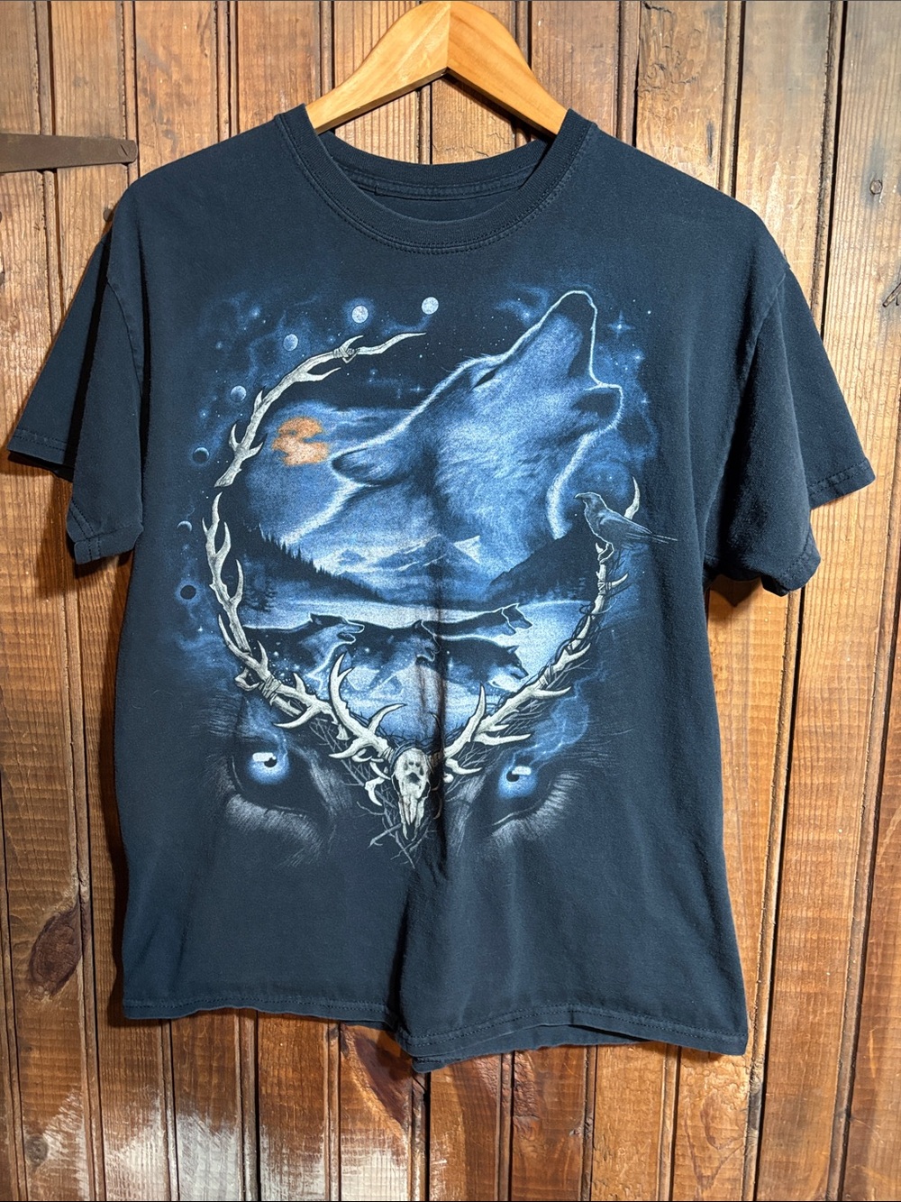Liquid Blue Howling Wolf Graphic Tee in Black and Blue